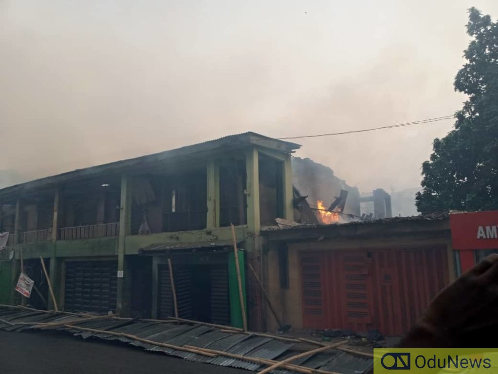 Breaking: Another Fire Outbreak In Lagos [PHOTOS & VIDEO]  