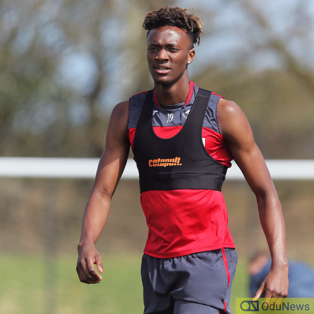 Davido Chills Out With Chelsea's Tammy Abraham & Fikayo Tomori [PHOTO]  