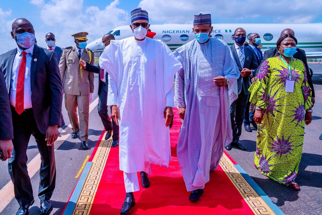 [PHOTOS] Buhari Dons Face Mask For The First Time  