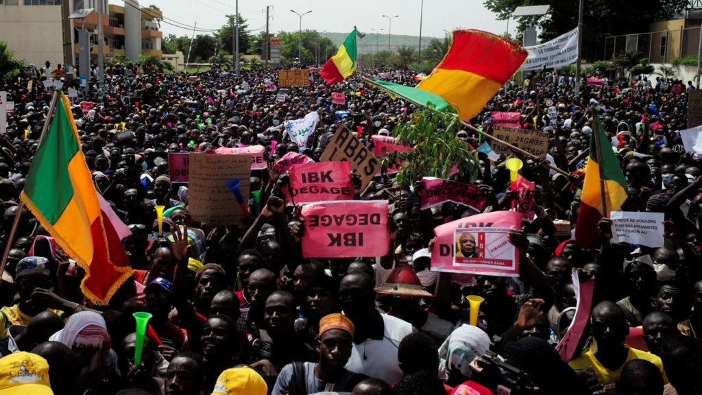 Mali: Protesters Reject ECOWAS Plan, Insist On President's Resignation  