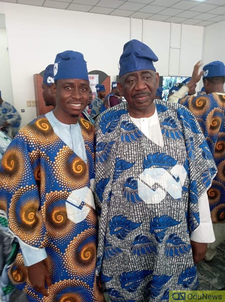 Drama As Kano APC Members Don Ankara With Tinubu's Emblem After Amaechi's Visit [PHOTOS]  