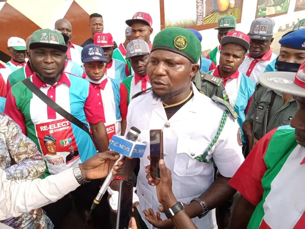 Soldiers Arrest Osun NURTW Chairman, Asiri Eniba, Others With Guns, Cutlasses [VIDEO]  