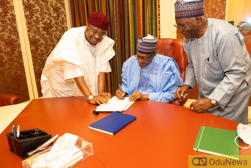 Buhari Signs Nigeria Startup Bill Into Law  