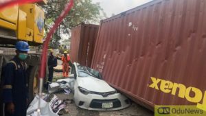 Many Feared Killed As 40ft Container Falls On Cars In Lagos [VIDEO]  