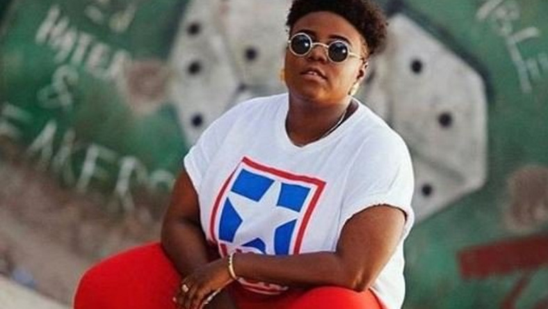 Teni responds fan on coming to South Africa