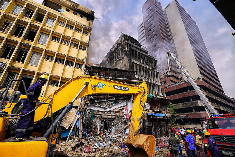 Lagos Govt Begins Demolition of Burnt Building in Balogun Market [VIDEO]