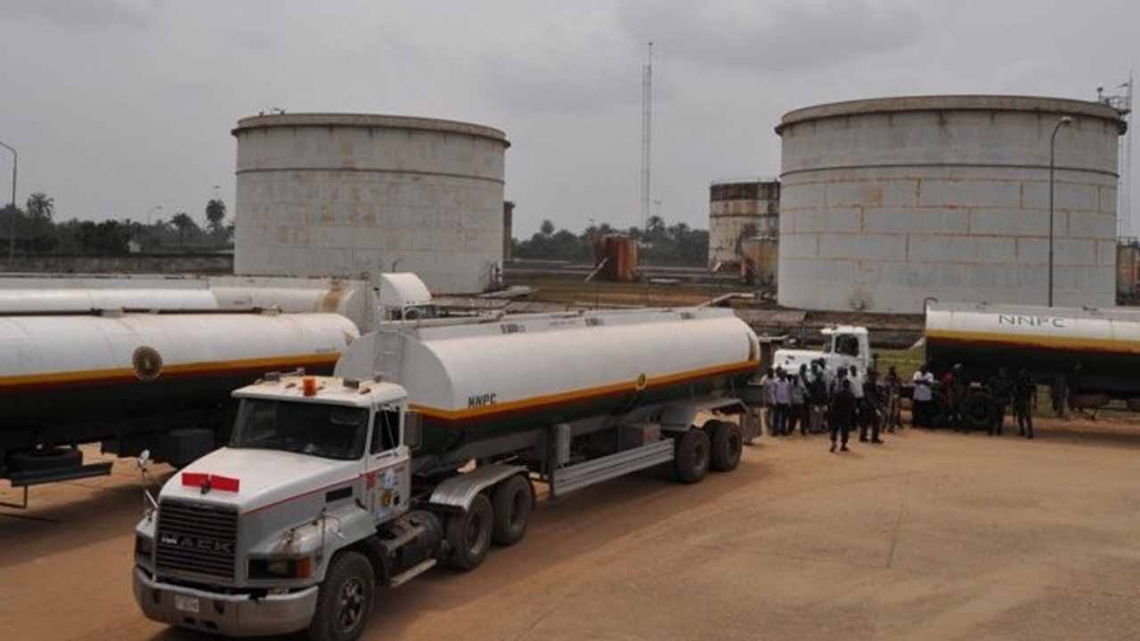 Nigeria Sells Petrol For Neighbouring Countries At Cheaper Rate – Customs