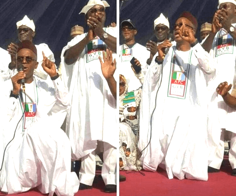 [VIDEO] El-Rufai Kneels, Begs Kogi Voters To Forgive Yahaya Bello