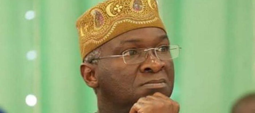 Nigerians Slam Fashola on Claim that 'Nigerian Roads are not that Bad'