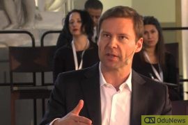 Former Google Executive Exposes Search Giant After Being "Sidelined'  