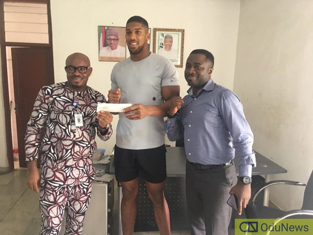 Excited Sagamu Residents Welcome Anthony Joshua [WATCH VIDEO]  