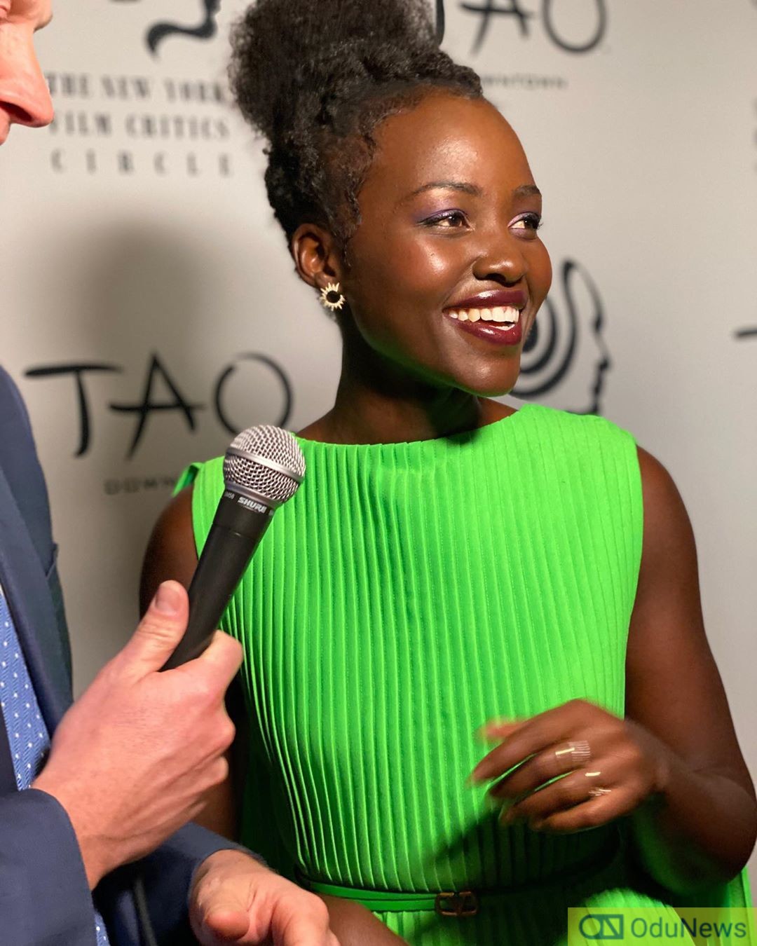 Lupita Nyong'o Proves She's A Slay Queen In Nigerian Attire [PHOTOS]  