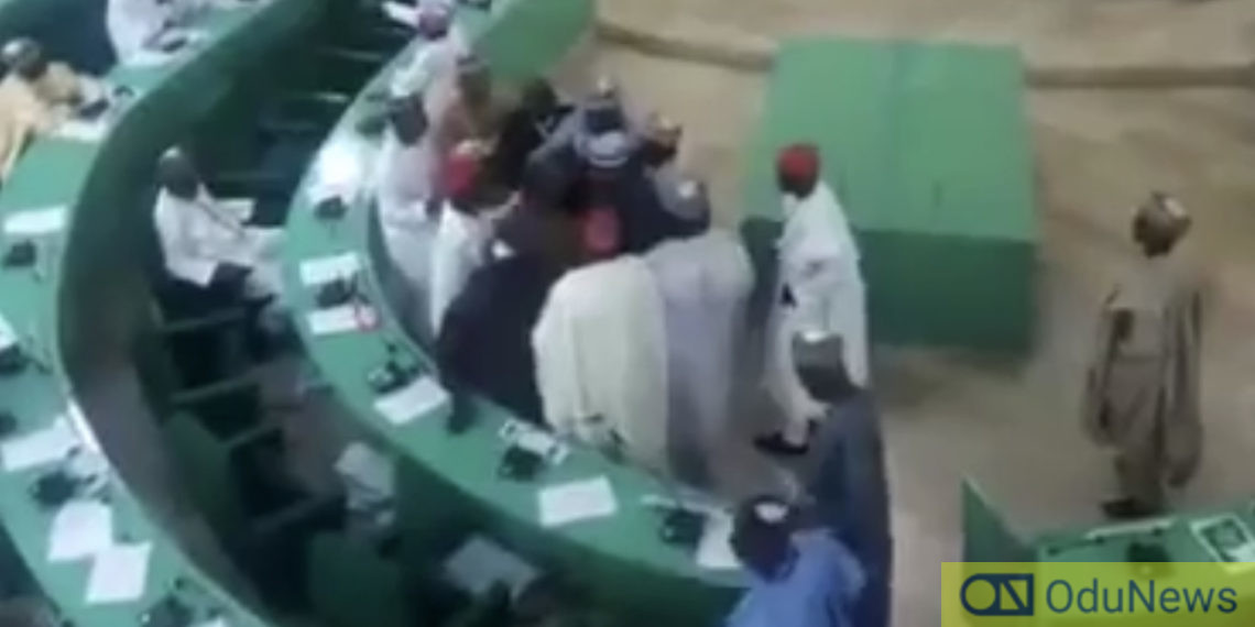Kano Lawmakers In Free For All Fight Over Petition Against Emir Sanusi [VIDEO]  