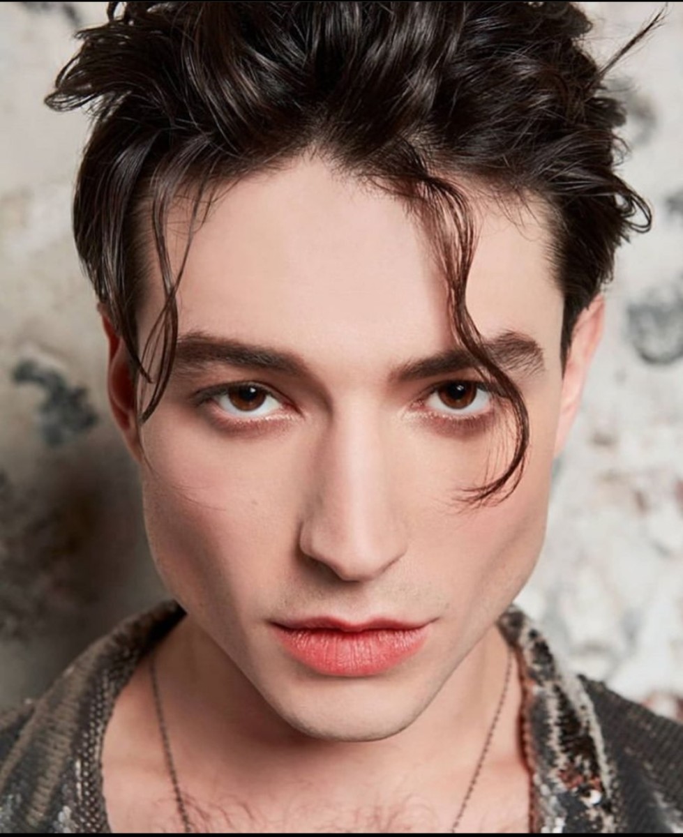 Flash Actor Ezra Miller Chokes A Fan In Video Clip