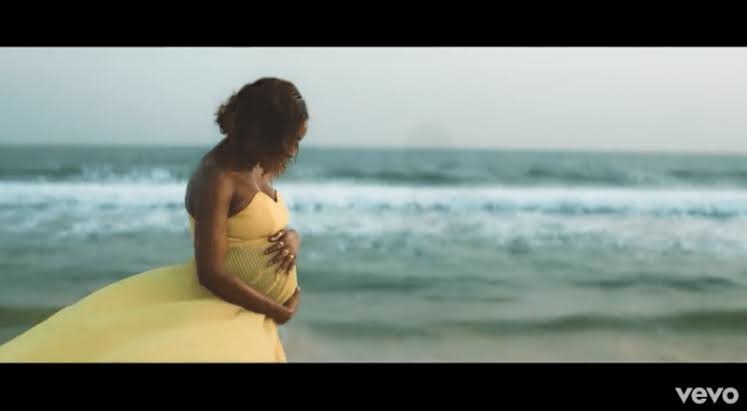 Simi Reveals Huge Baby Bump In 'Duduke' Video  