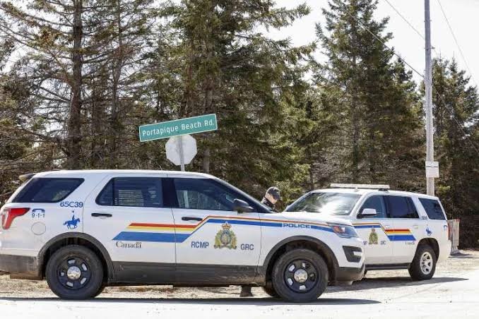 Gunman Disguising As Police Kills 16 People In Canada  