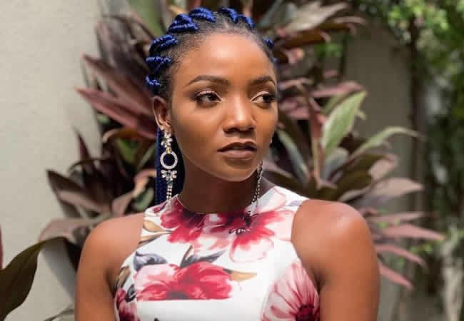 Simi Reveals Huge Baby Bump In 'Duduke' Video  