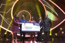 #BBNaija: Laycon Receives ₦30m Cash Prize, Other Gifts  