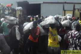 VIDEO: Hoodlums Invade Warehouse In Lagos, Cart Away COVID-19 Palliatives  