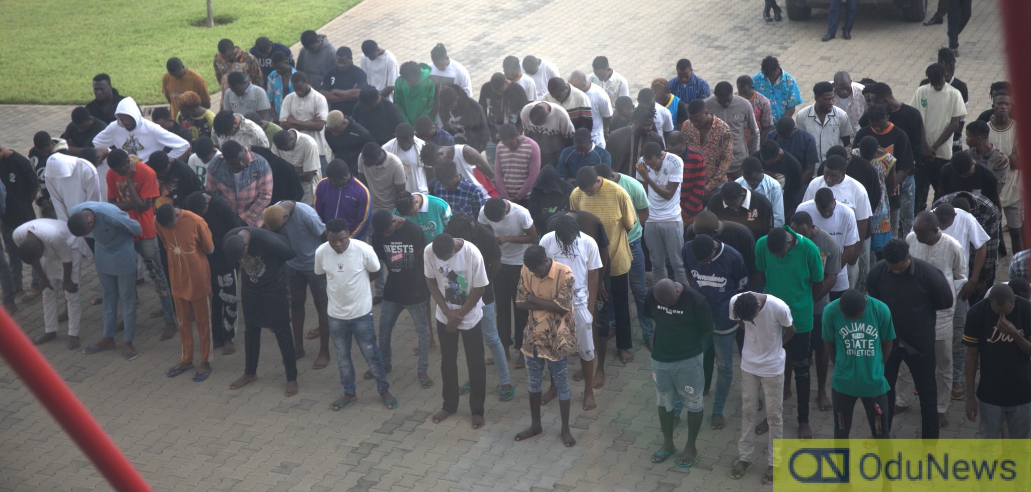 EFCC Arrests 140 Suspected Yahoo Boys In Ikorodu  