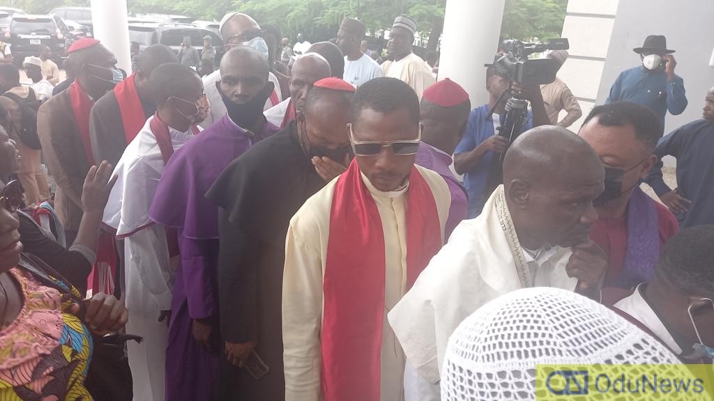 Reactions As APC Hires 'Fake Bishops' To Shettima's Unveiling  