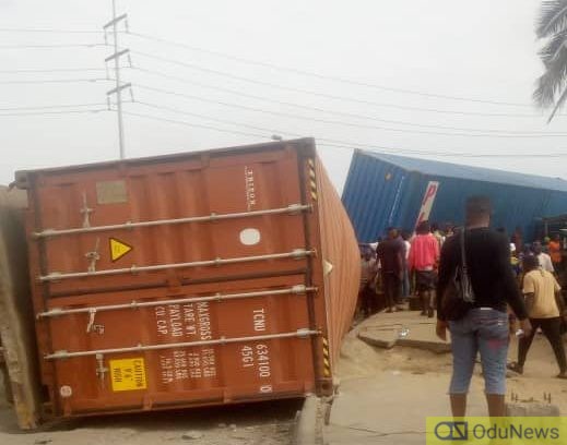 BREAKING: Another 40ft Container Falls In Lagos [VIDEO]  