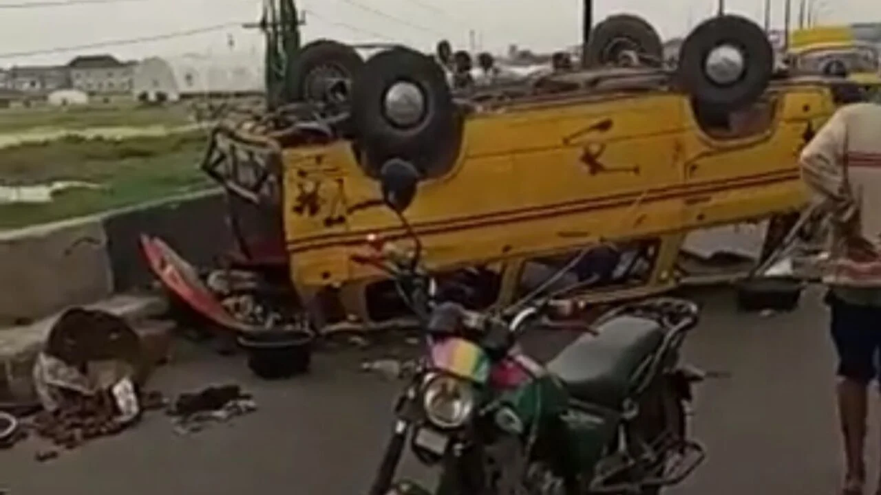 One Dead, Several Injured As BRT Bus Collides With 'Danfo' In Lagos  