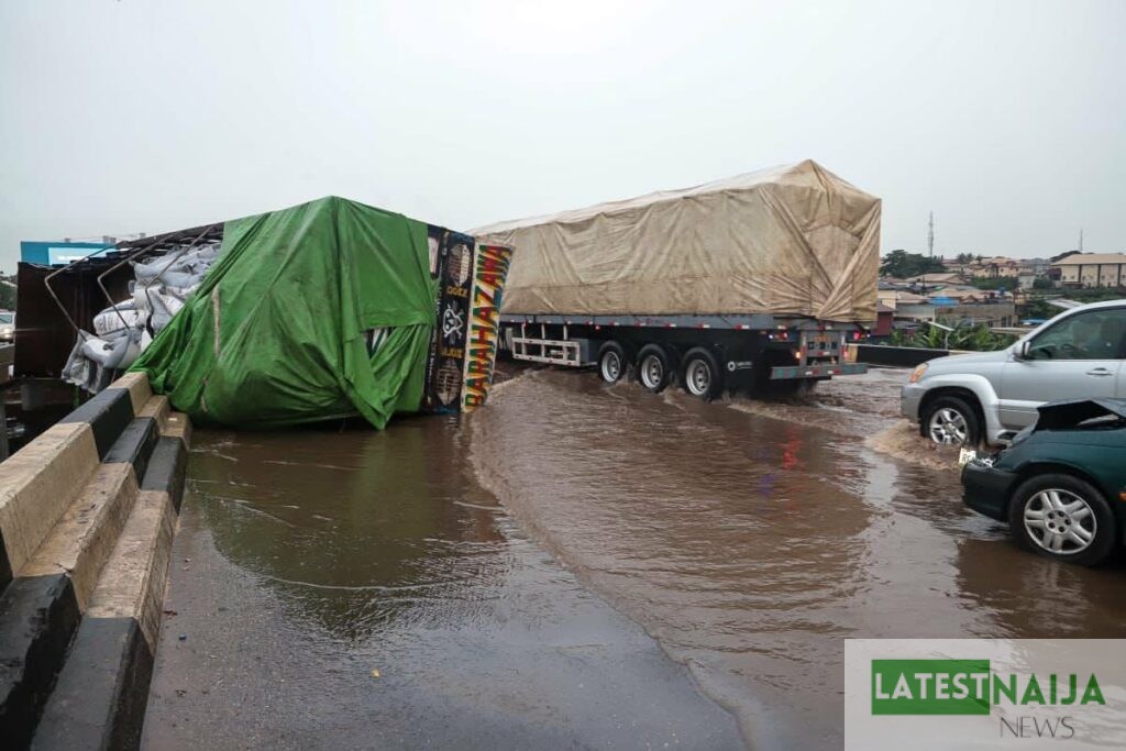 Major Accident on Otedola Bridge Causes Gridlock and Flooding  