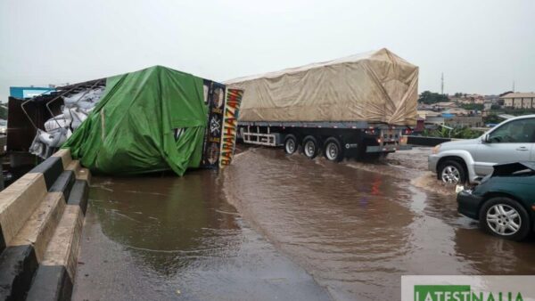 Major Accident on Otedola Bridge Causes Gridlock and Flooding