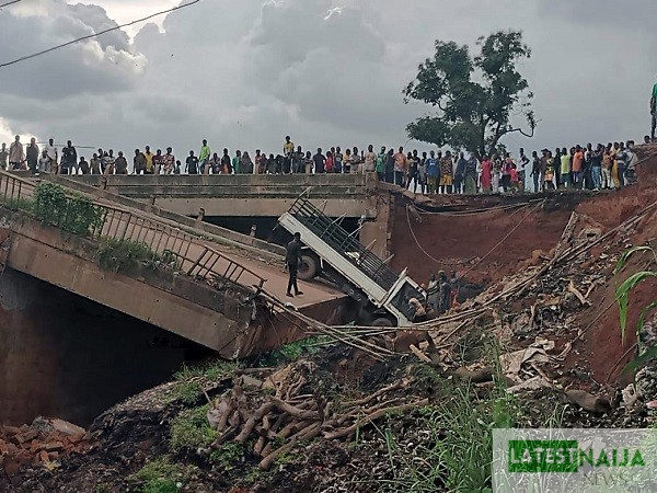 FG To Reconstruct Collapsed Enugu/Port Harcourt Expressway - Umahi  
