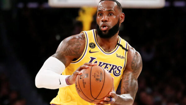 LeBron James to Stay with Lakers in New $104 Million Deal
