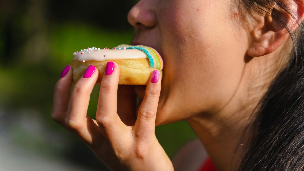 pregnant woman eating food cravings