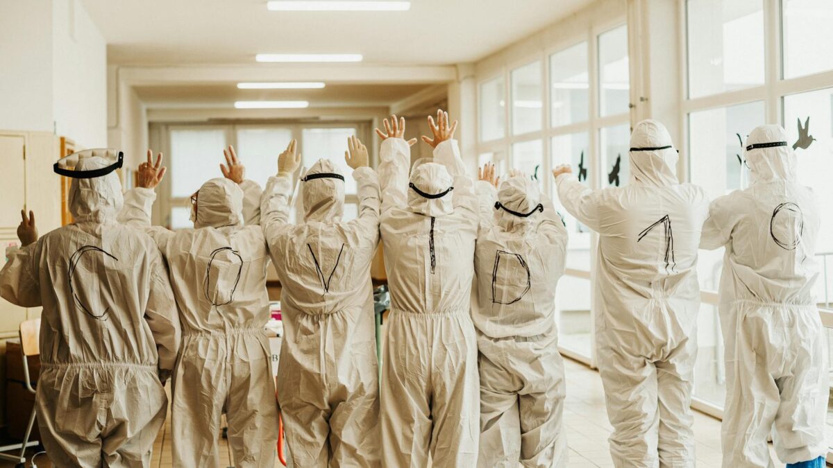 medical workers treating infectious disease patients