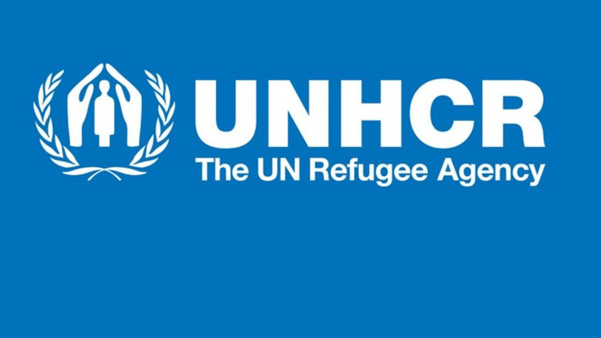refugees fleeing conflict border crossing